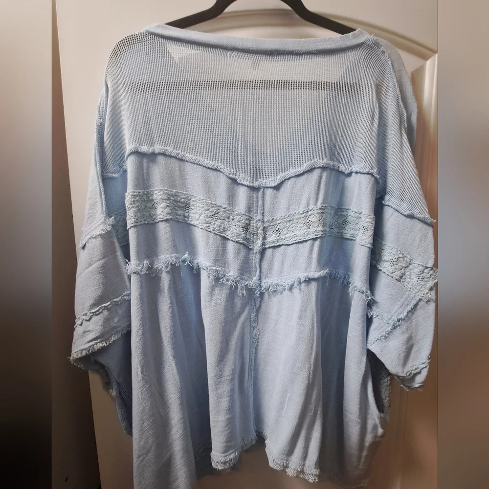 Oli & Hali Light Blue V-Neck Women's Top - Picture 5 of 5